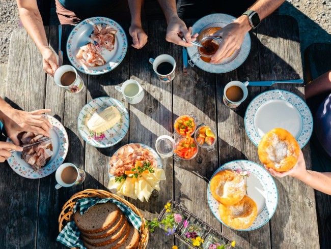 Regionale Spezialit&auml;ten bei der H&uuml;tteneinkehr in der Viehbergalm &copy; Schladming-Dachstein_Math&auml;us Gartner